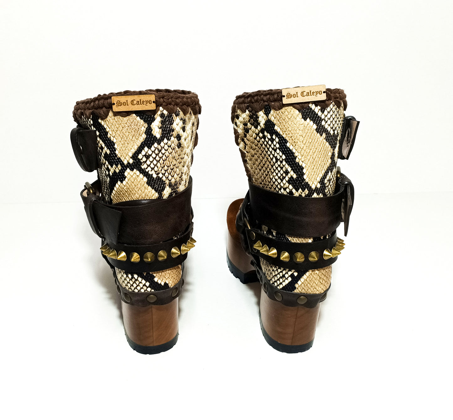 Flip-flop style boot. Biker-style snake boot. Snake boot with wooden heel. Platform flip-flop. High-end leather footwear handmade by Sol Caleyo.