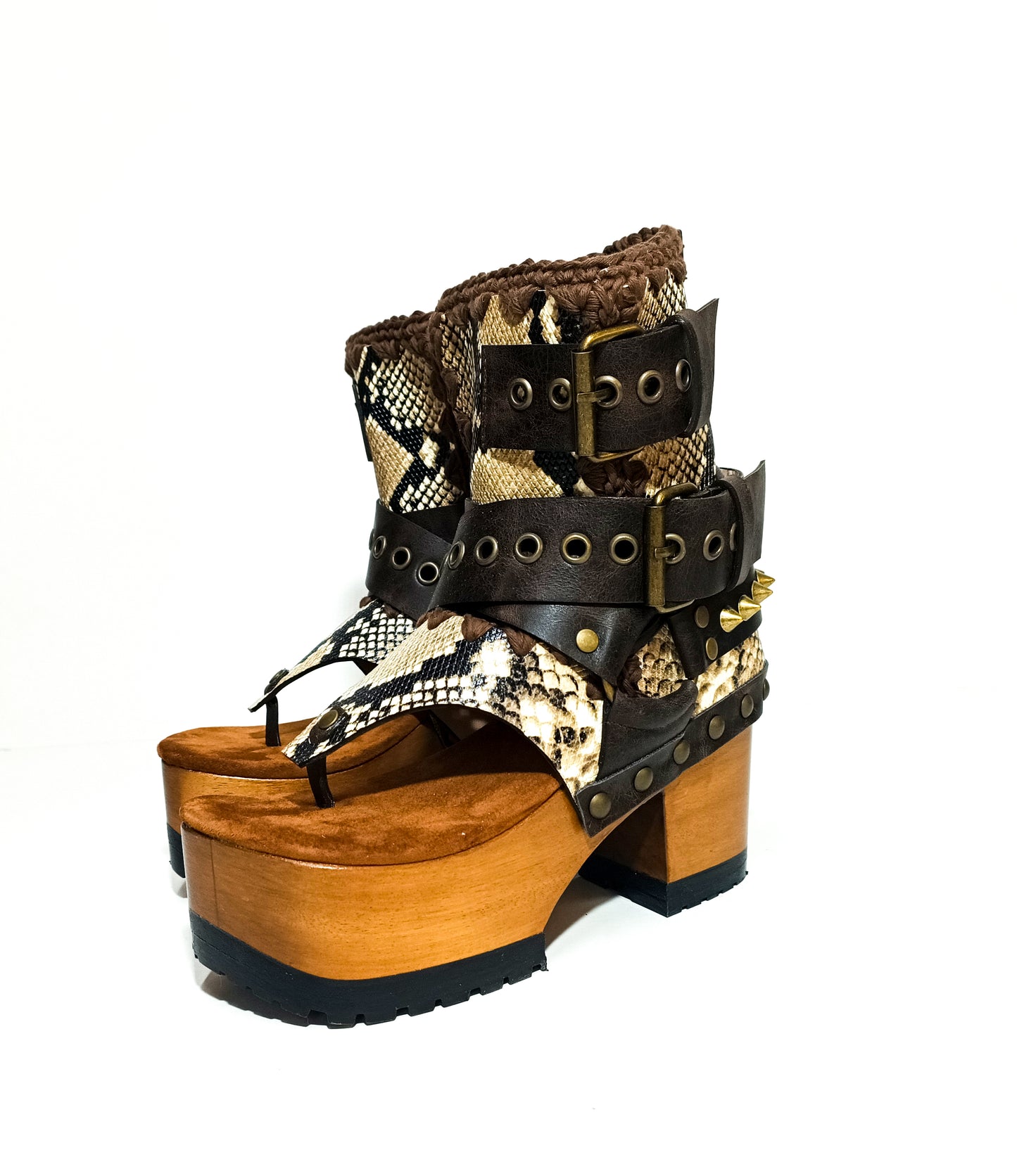 Flip-flop style boot. Biker-style snake boot. Snake boot with wooden heel. Platform flip-flop. High-end leather footwear handmade by Sol Caleyo.