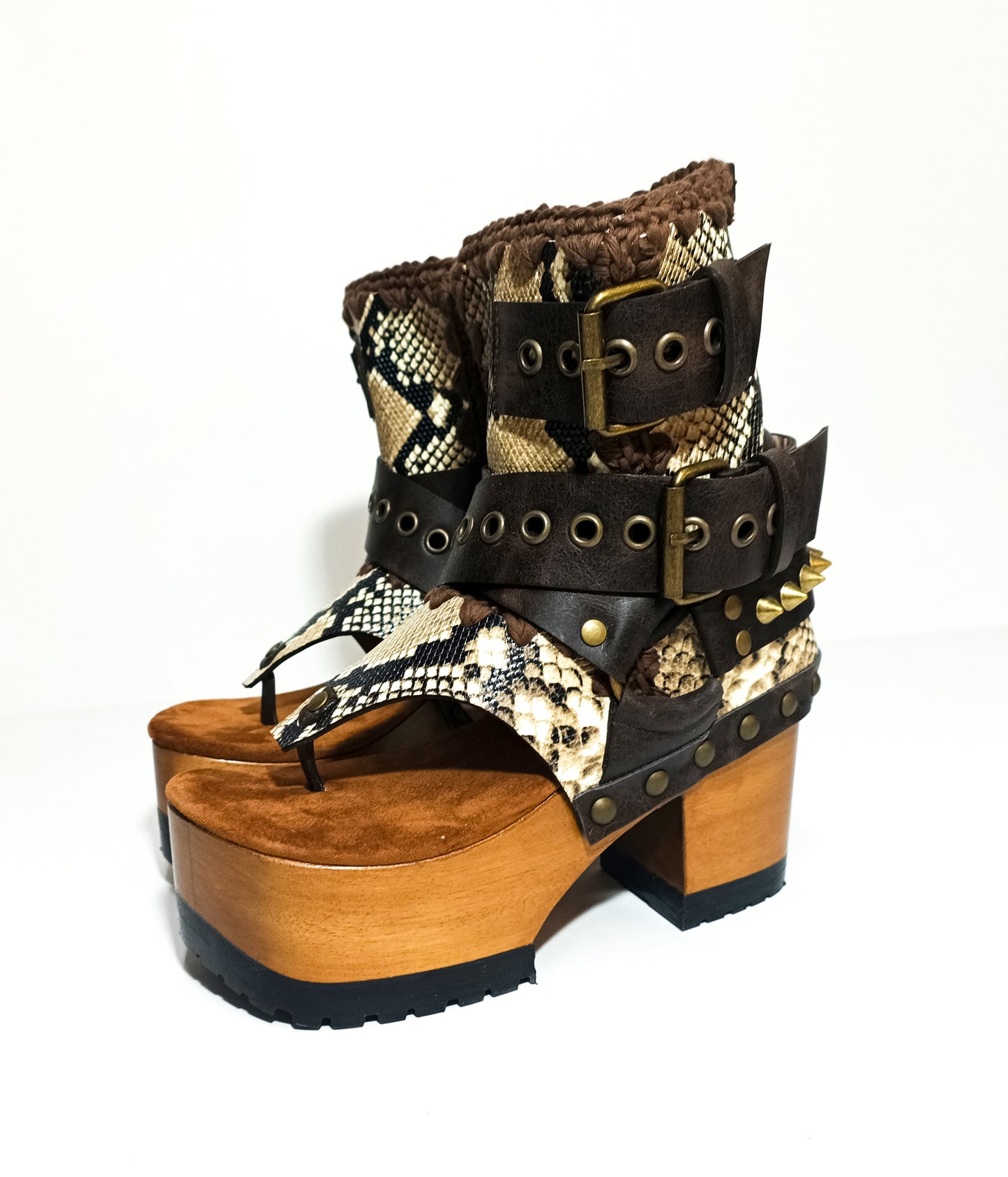 Flip-flop style boot. Biker-style snake boot. Snake boot with wooden heel. Platform flip-flop. High-end leather footwear handmade by Sol Caleyo.