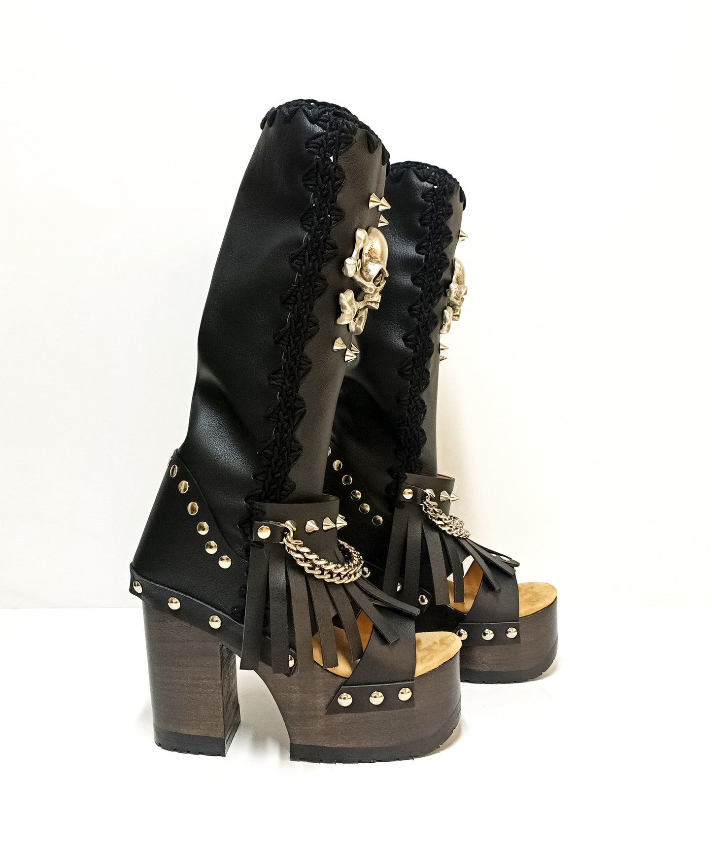 Black leather boots with skull and silver studs. Black platform boots with high heels. Black leather biker boots with metal skull. Sizes 34 to 47. High-end leather footwear handmade by Sol Caleyo.