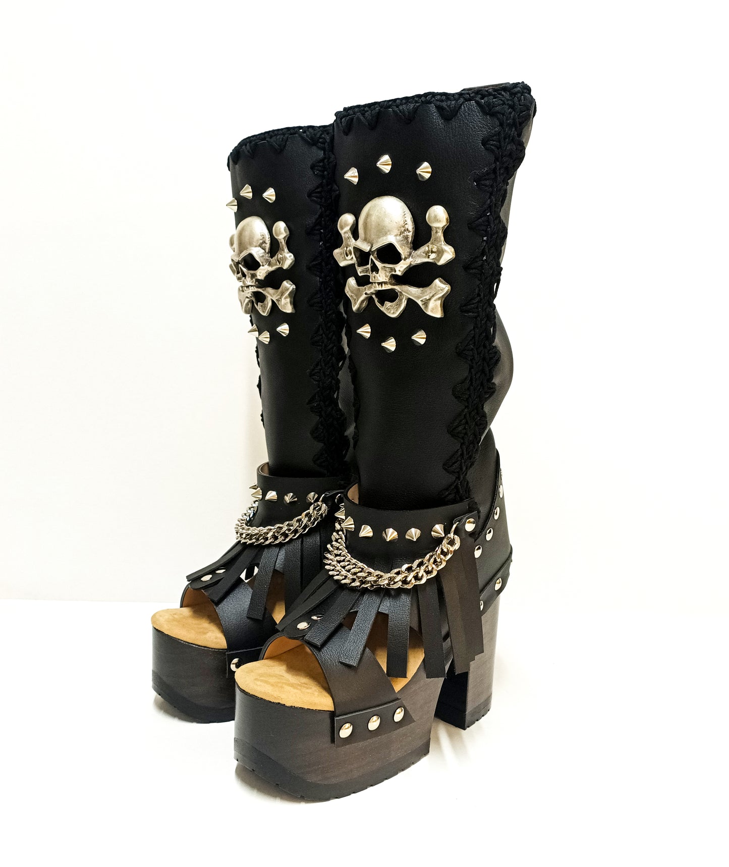 Black leather boots with skull and silver studs. Black platform boots with high heels. Black leather biker boots with metal skull. Sizes 34 to 47. High-end leather footwear handmade by Sol Caleyo.