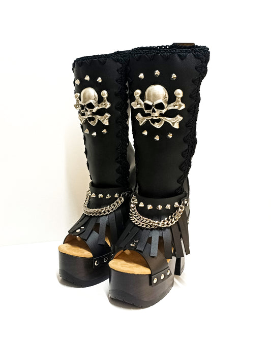 Black leather boots with skull and silver studs. Black platform boots with high heels. Black leather biker boots with metal skull. Sizes 34 to 47. High-end leather footwear handmade by Sol Caleyo.