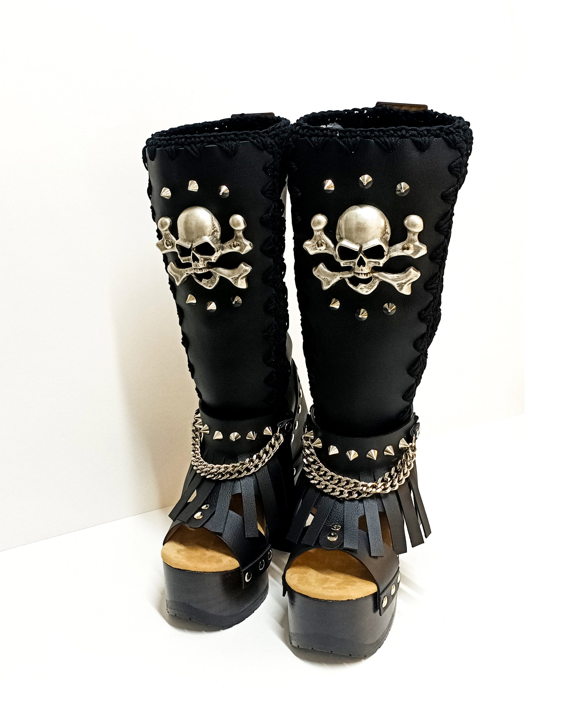Black leather boots with skull and silver studs. Black platform boots with high heels. Black leather biker boots with metal skull. Sizes 34 to 47. High-end leather footwear handmade by Sol Caleyo.