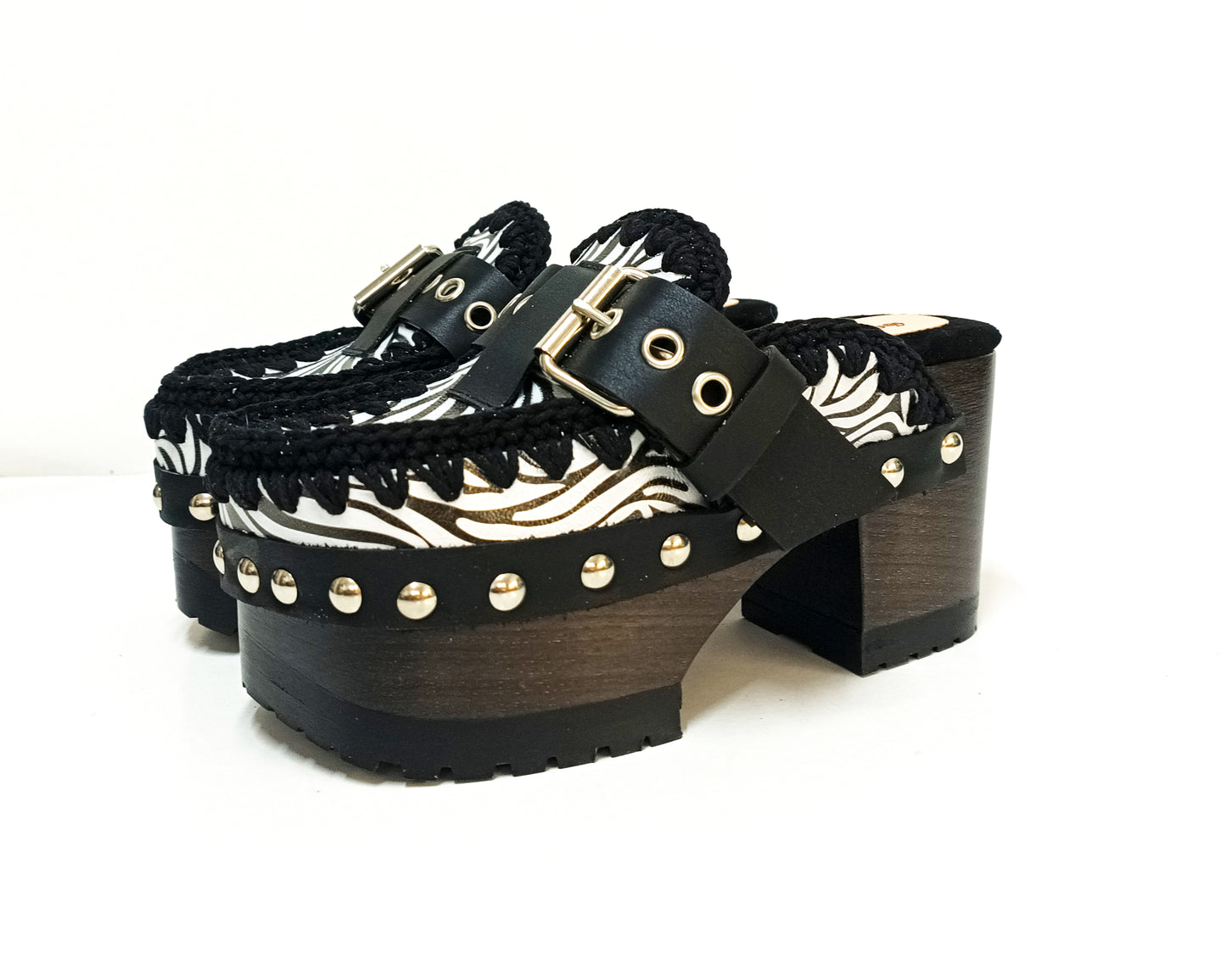 Zebra leather mules with wooden heels. Zebra clogs made from premium quality leather. High-end footwear handmade by Sol Caleyo.