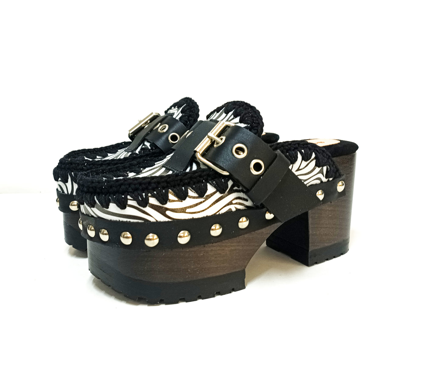 Zebra leather mules with wooden heels. Zebra clogs made from premium quality leather. High-end footwear handmade by Sol Caleyo.