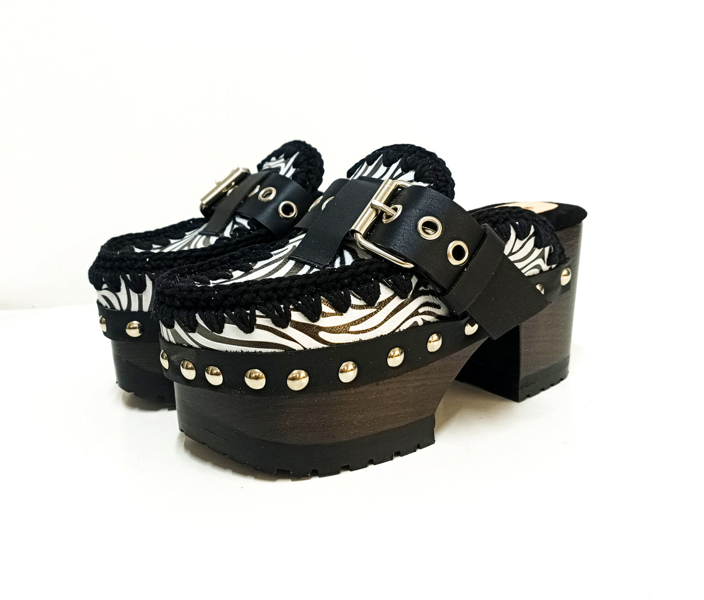 Zebra leather mules with wooden heels. Zebra clogs made from premium quality leather. High-end footwear handmade by Sol Caleyo.