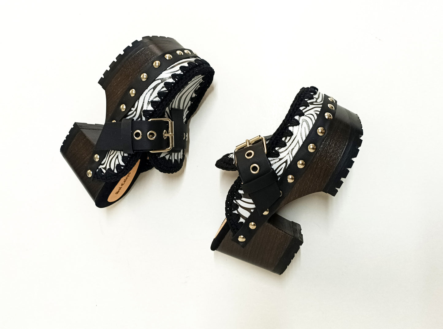 Zebra leather mules with wooden heels. Zebra clogs made from premium quality leather. High-end footwear handmade by Sol Caleyo.