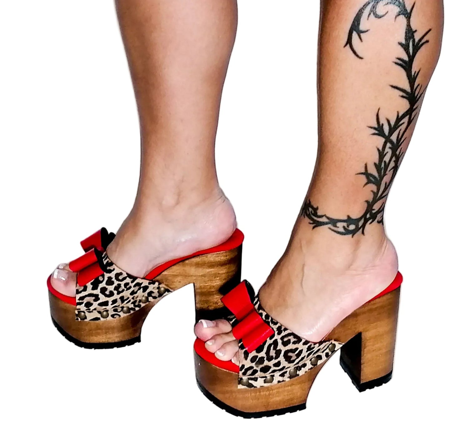 Leopard leather platform sandals with super high wooden heel. Vintage 70s style platform sandals. Handmade leather sandals, sizes 34 to 47. Exclusive design by Sol Caleyo.