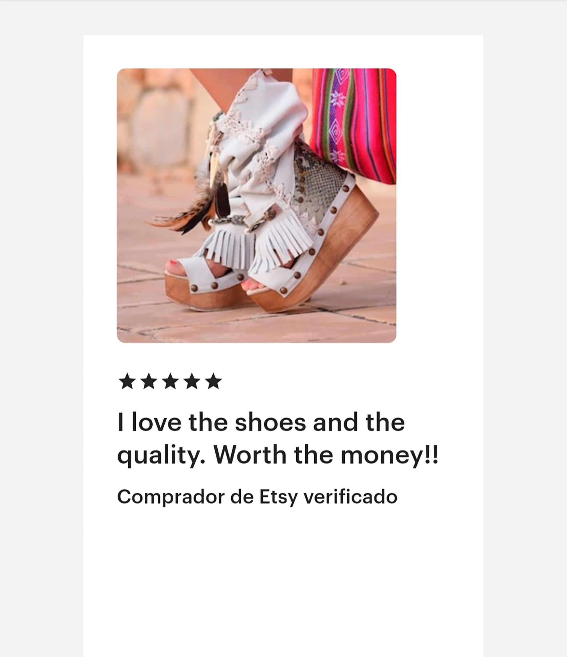 White bohemian style boots. Wooden wedge boots decorated with feathers. American Indian and horns. Open boot Boho Chic style. High-end footwear handmade by Sol Caleyo.