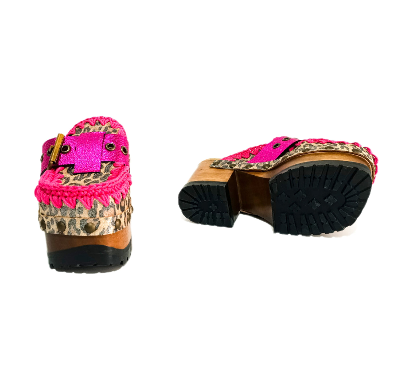 Animal print and fuchsia clogs. Vintage style leather mules. Wooden oxford style heels. Vintage style leather clogs. High-end footwear handmade by Sol Caleyo.