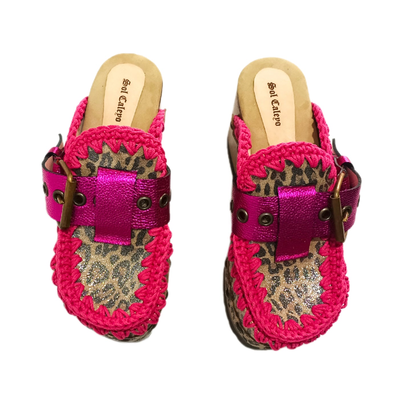 Animal print and fuchsia clogs. Vintage style leather mules. Wooden oxford style heels. Vintage style leather clogs. High-end footwear handmade by Sol Caleyo.