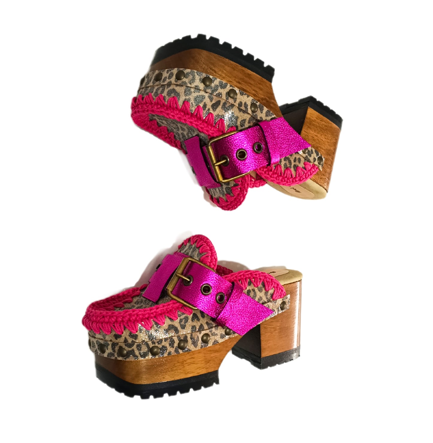 Animal print and fuchsia clogs. Vintage style leather mules. Wooden oxford style heels. Vintage style leather clogs. High-end footwear handmade by Sol Caleyo.