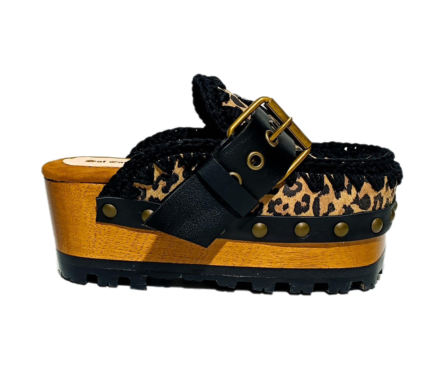 Oxford style leopard clogs, leather mule with wooden wedge. Leopard clogs with wooden wedge, leopard clogs. High quality leather shoes handmade by Sol Caleyo.