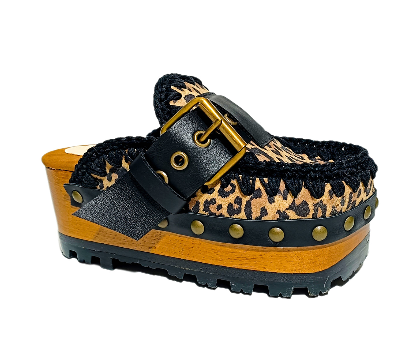Oxford style leopard clogs, leather mule with wooden wedge. Leopard clogs with wooden wedge, leopard clogs. High quality leather shoes handmade by Sol Caleyo.