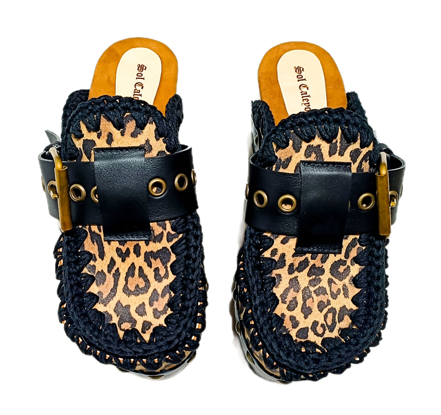 Oxford style leopard clogs, leather mule with wooden wedge. Leopard clogs with wooden wedge, leopard clogs. High quality leather shoes handmade by Sol Caleyo.
