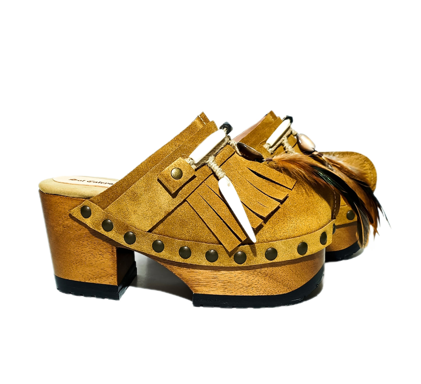 Bohemian style clogs, natural shell accessories, leather clogs decorated with feathers and natural shells. Boho style leather clogs. High-end handmade footwear by Sol Caleyo.
