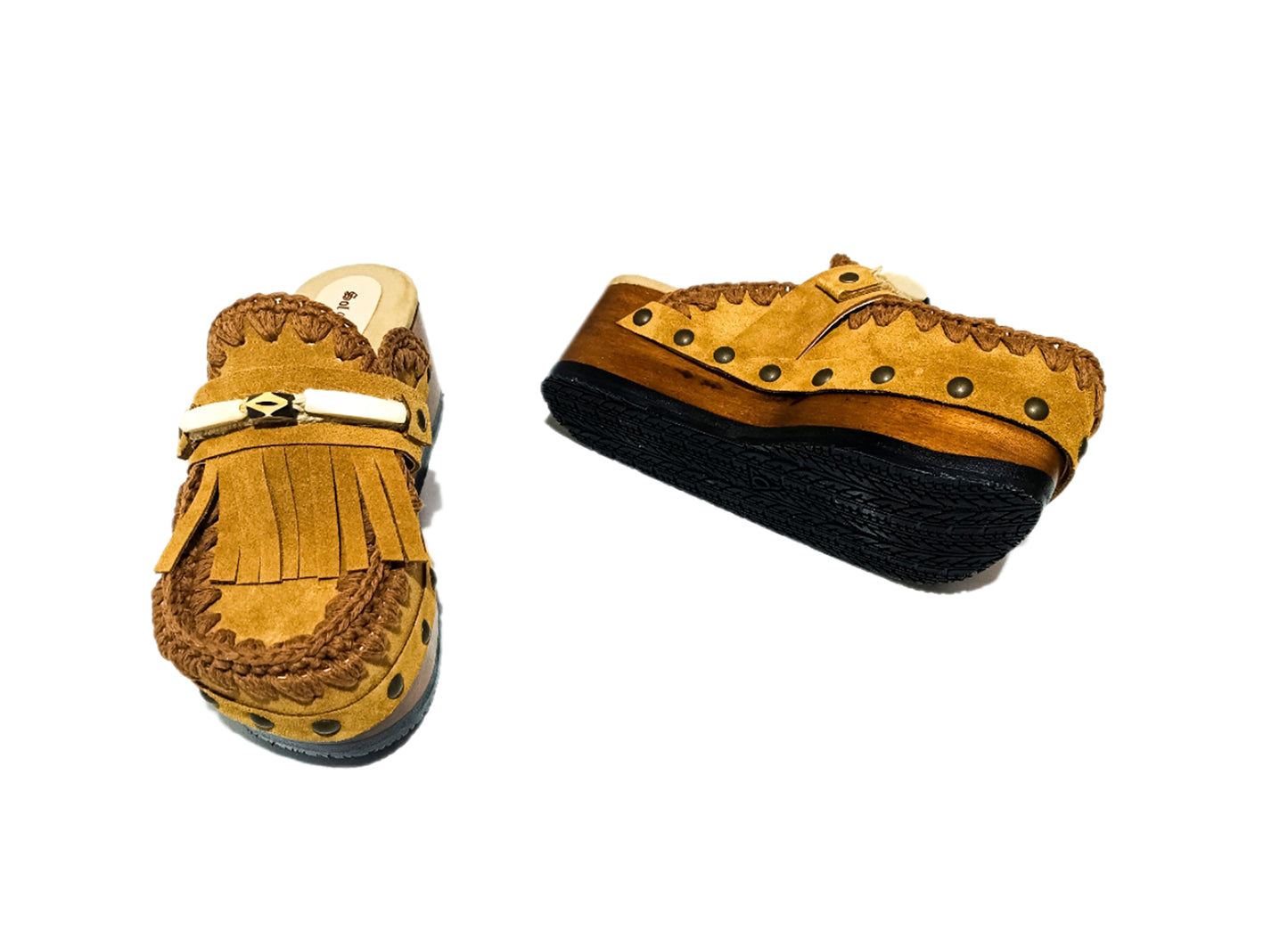 Moccasin style suede leather clogs, decorated with fringes and horns. Moccasin style leather mules. High-end footwear handmade by Sol Caleyo.