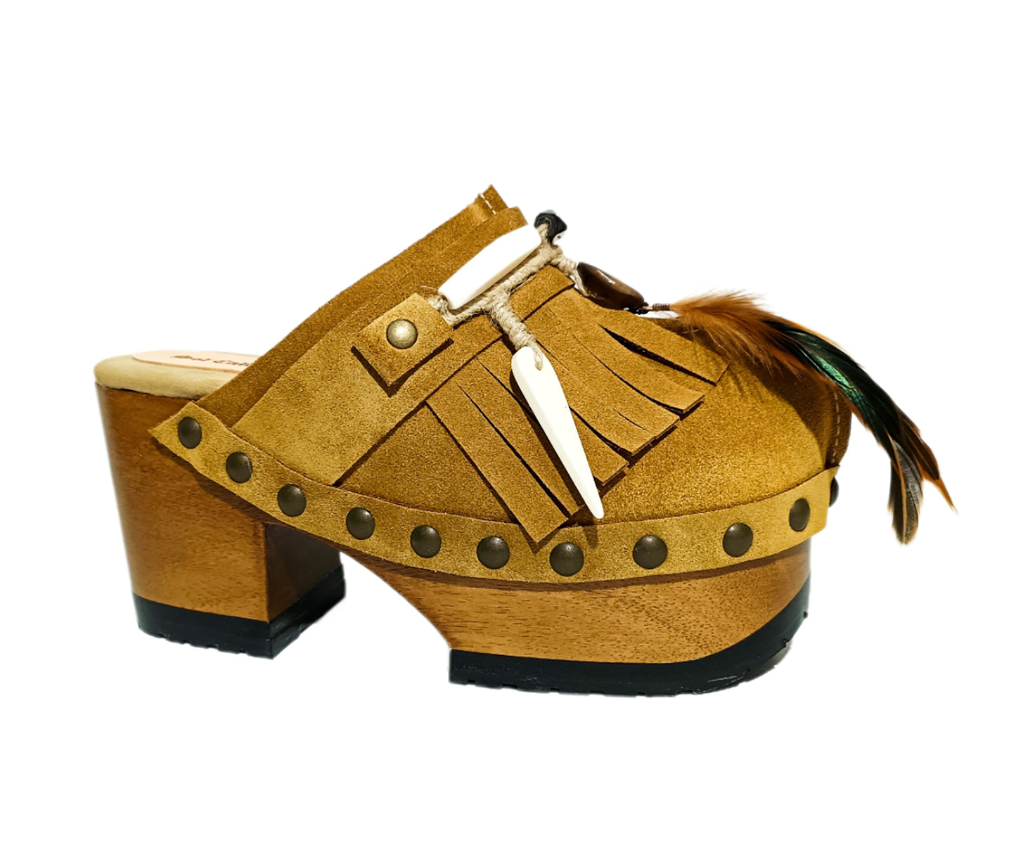 Bohemian style clogs, natural shell accessories, leather clogs decorated with feathers and natural shells. Boho style leather clogs. High-end handmade footwear by Sol Caleyo.