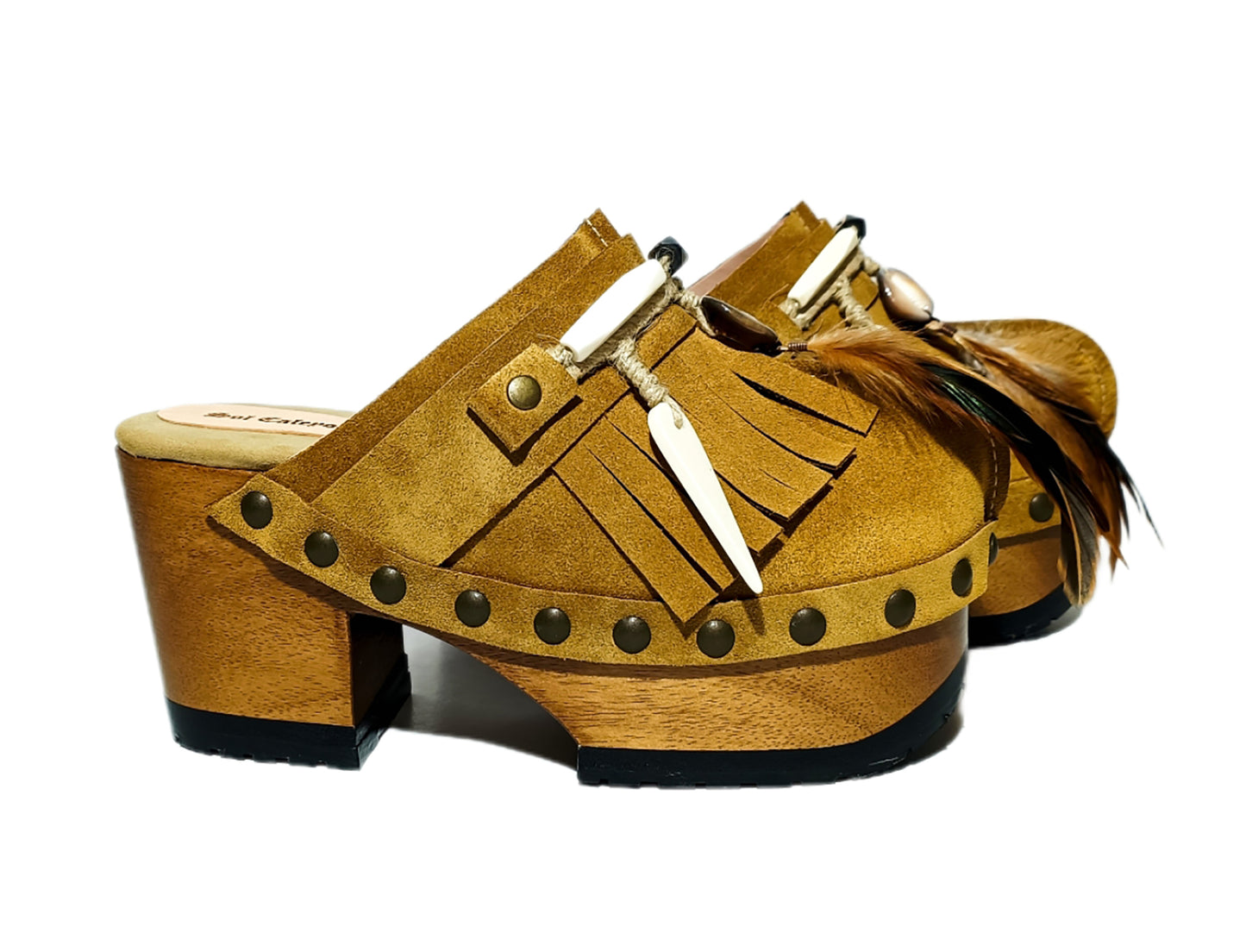 Bohemian style clogs, natural shell accessories, leather clogs decorated with feathers and natural shells. Boho style leather clogs. High-end handmade footwear by Sol Caleyo.