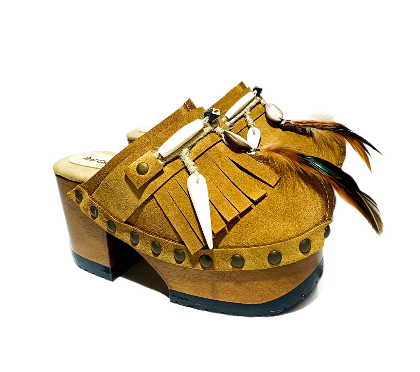 Bohemian style clogs, natural shell accessories, leather clogs decorated with feathers and natural shells. Boho style leather clogs. High-end handmade footwear by Sol Caleyo.