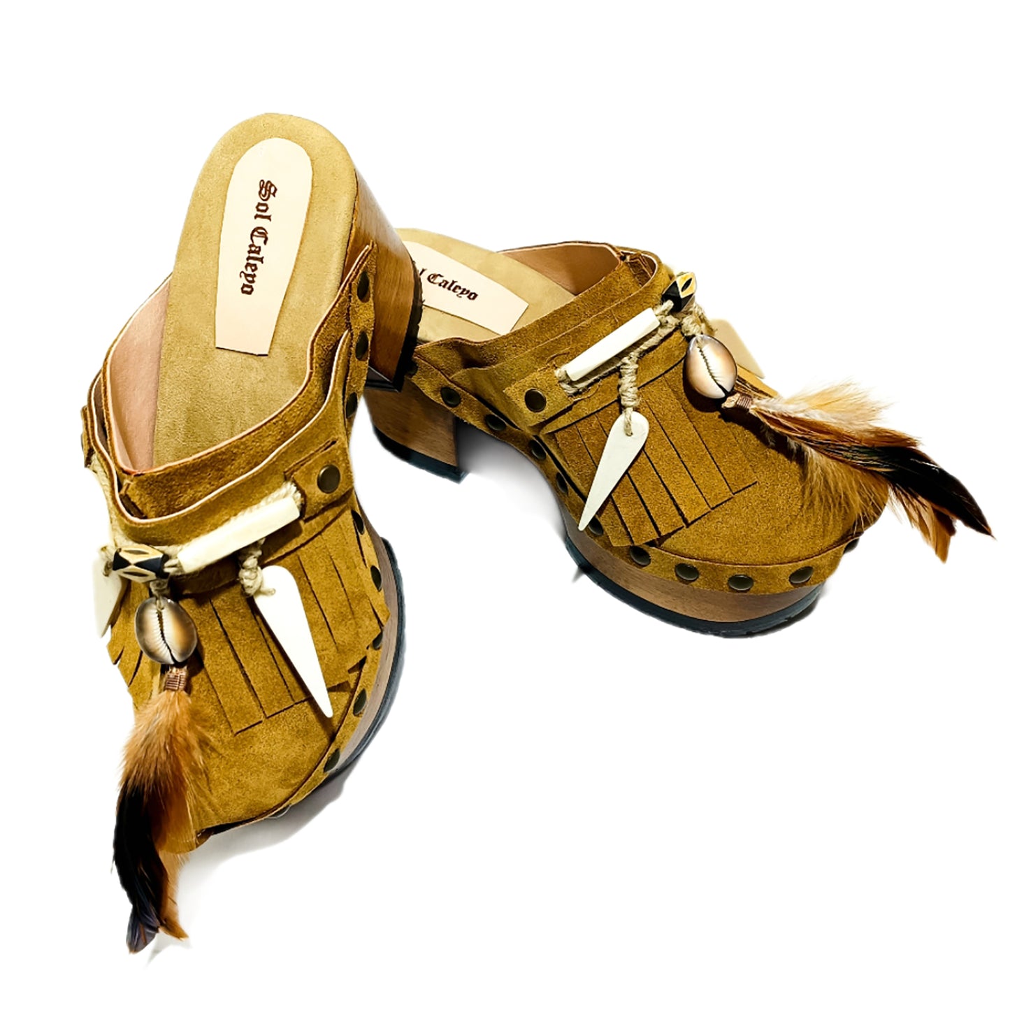 Bohemian style clogs, natural shell accessories, leather clogs decorated with feathers and natural shells. Boho style leather clogs. High-end handmade footwear by Sol Caleyo.