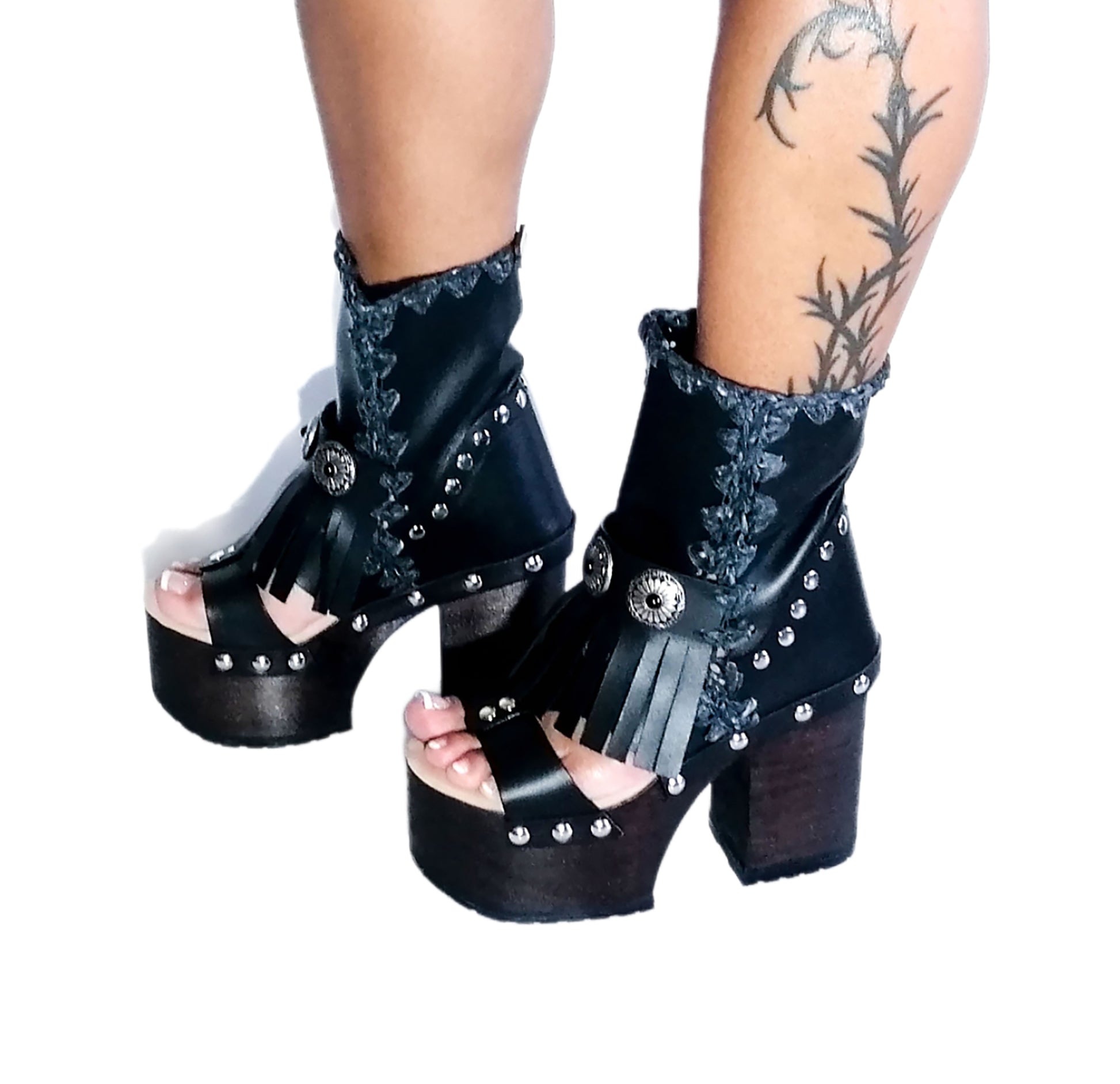 Leather boot with super high wooden heel. Black platform boot decorated with vintage conchos. Sizes 34 to 47. Handmade leather shoes by Sol Caleyo.