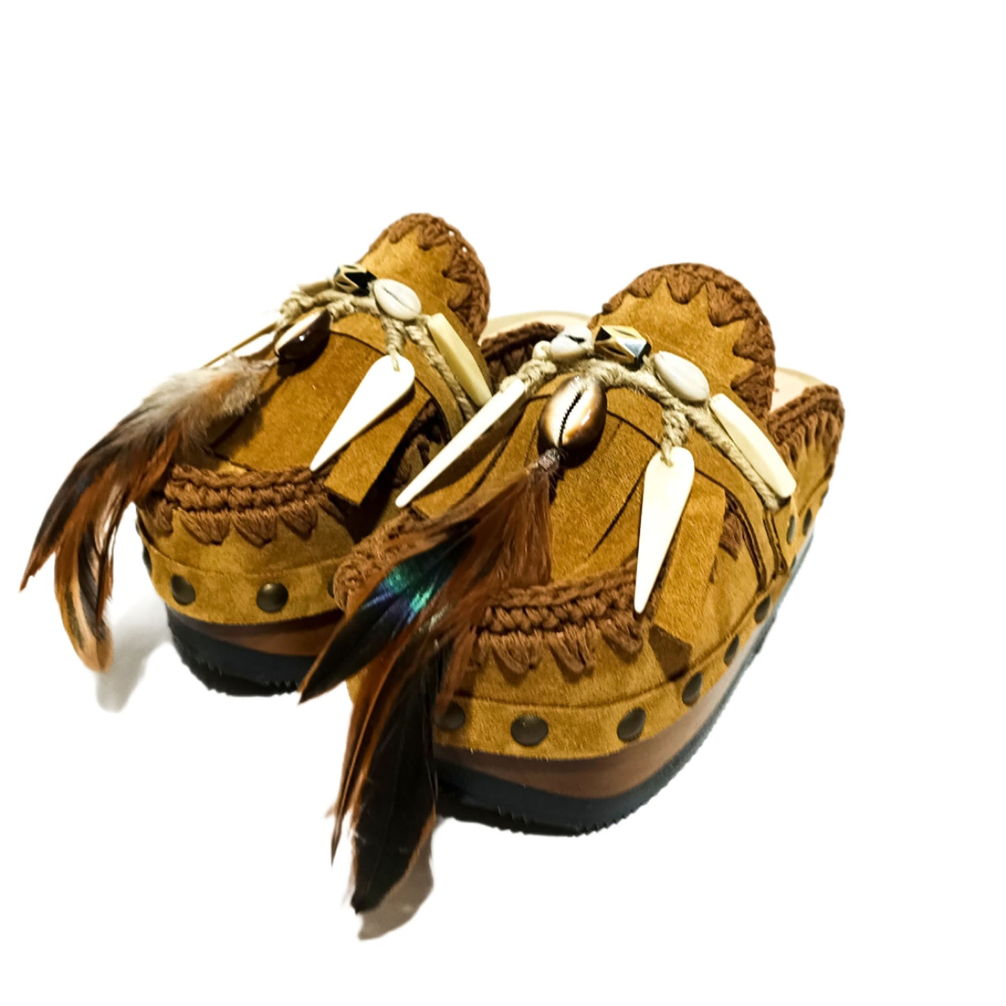 Moccasin style clogs, vintage style wooden wedge clogs. Bohemian style clogs, decorated with feathers, natural shells and horns. Moccasin clogs handmade by Sol Caleyo.