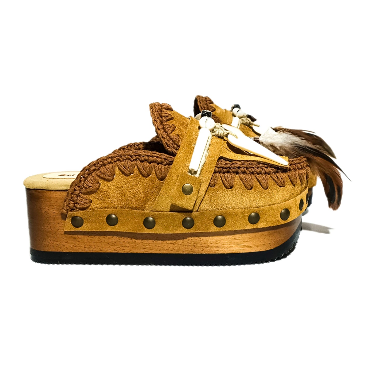 Moccasin style clogs, vintage style wooden wedge clogs. Bohemian style clogs, decorated with feathers, natural shells and horns. Moccasin clogs handmade by Sol Caleyo.