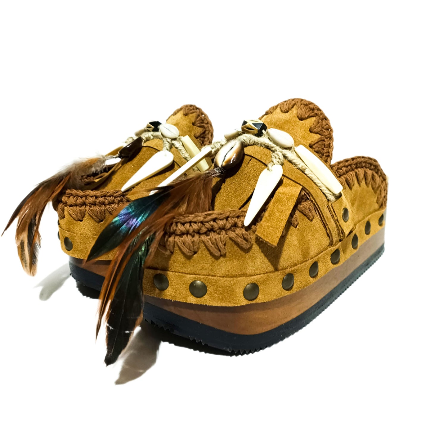 Moccasin style clogs, vintage style wooden wedge clogs. Bohemian style clogs, decorated with feathers, natural shells and horns. Moccasin clogs handmade by Sol Caleyo.