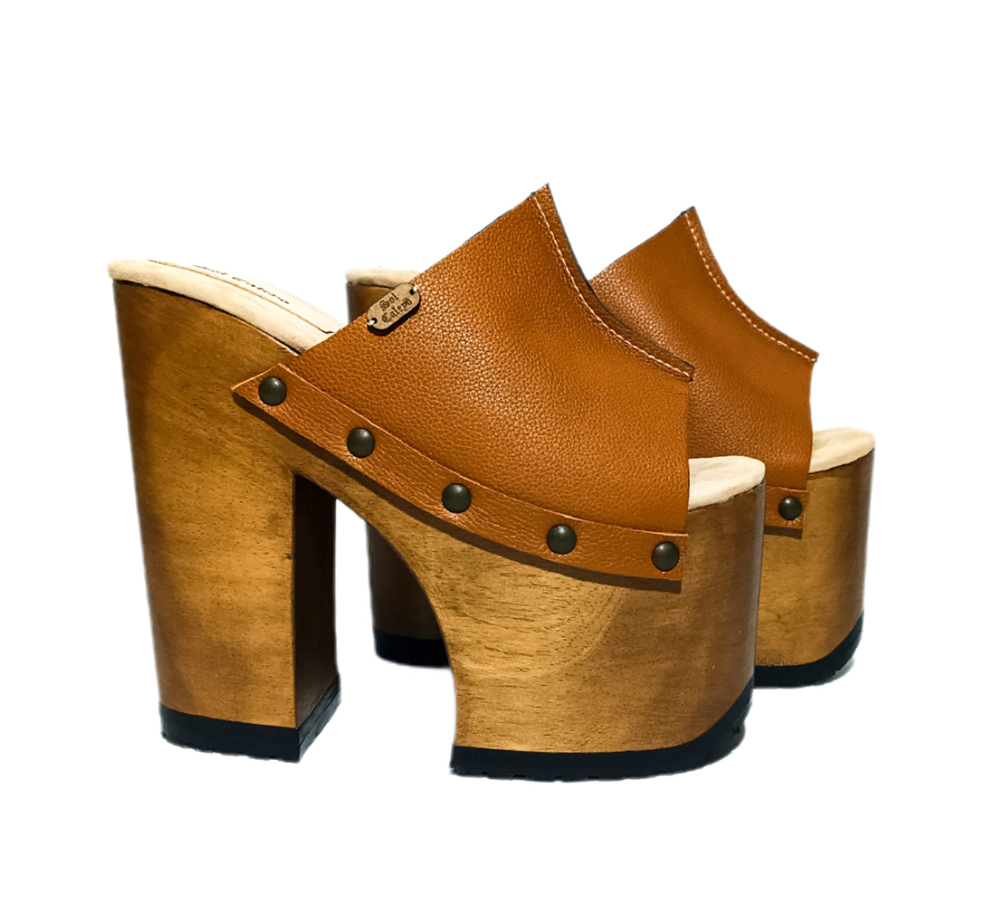 Platform sandals with super high heels. Super high wooden heel. Leather sandal with super high wooden heel. Sizes 34 to 47. Queen sandals are an exclusive design by Sol Caleyo.