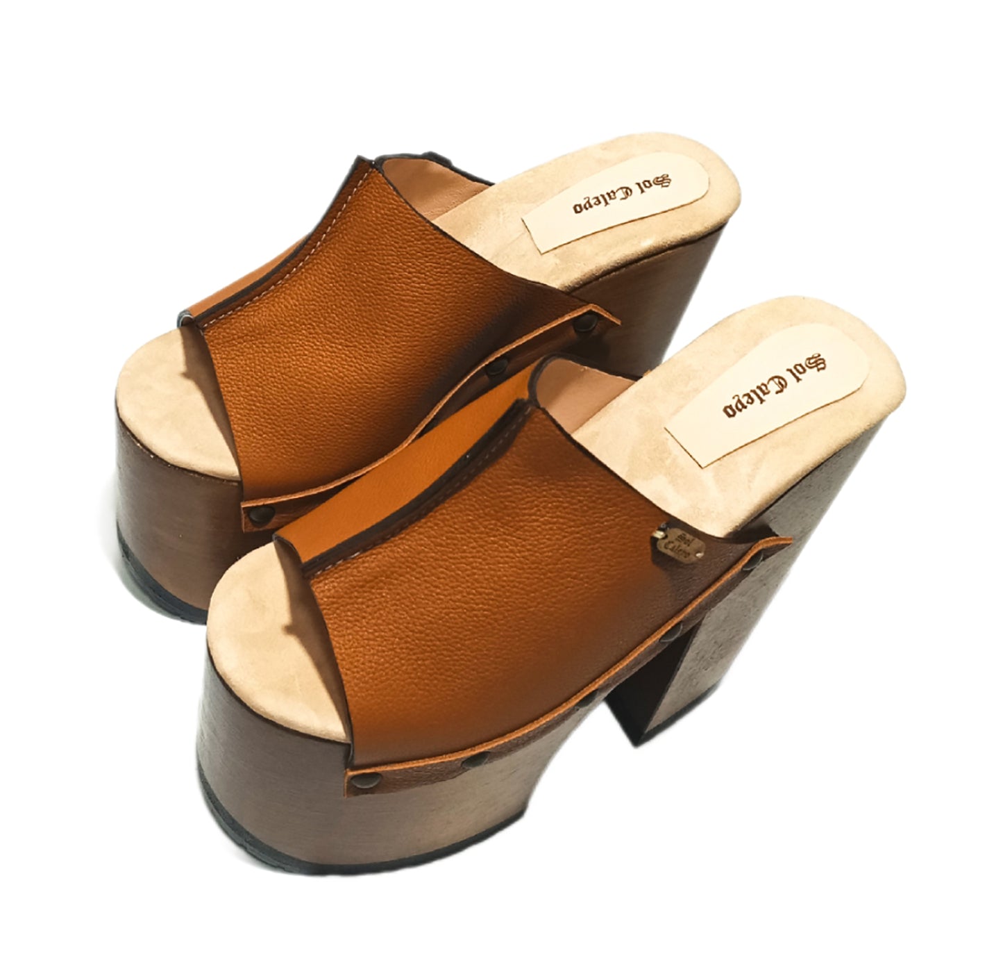 Platform sandals with super high heels. Super high wooden heel. Leather sandal with super high wooden heel. Sizes 34 to 47. Queen sandals are an exclusive design by Sol Caleyo.