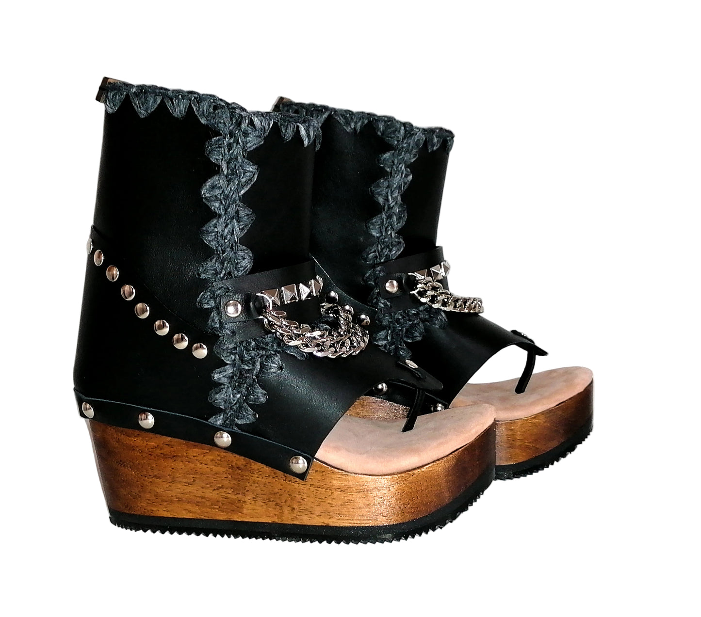 Black leather ankle boot in sandal style. Wooden wedge heel. Leather ankle boot decorated with chains and silver studs. Sizes 33 to 47. High-end footwear handmade by Sol Caleyo.