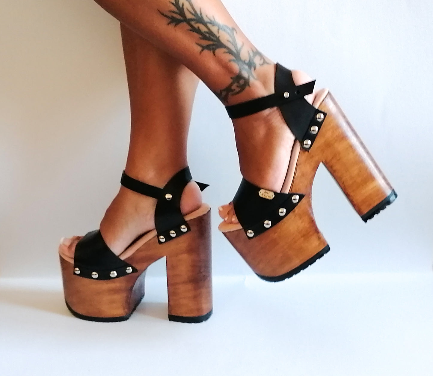 Vintage style platform sandals with super high wooden heels, made in leather. Sizes 34 to 47. Super high wooden heels inspired by the 70s. Exclusive handmade design. High quality footwear handmade by sol Caleyo.