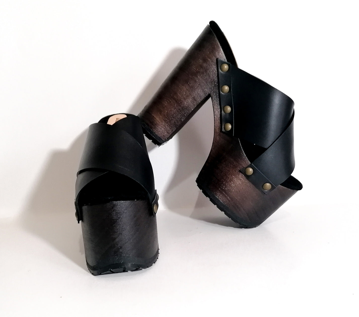 Black leather clogs with platform and super high heel. Leather mule with super high wooden heel. Vintage 70's style leather clogs. Vintage style super high heel sandal. Sizes 34 to 47. High quality leather shoes handmade by sol Caleyo. Sustainable fashion.