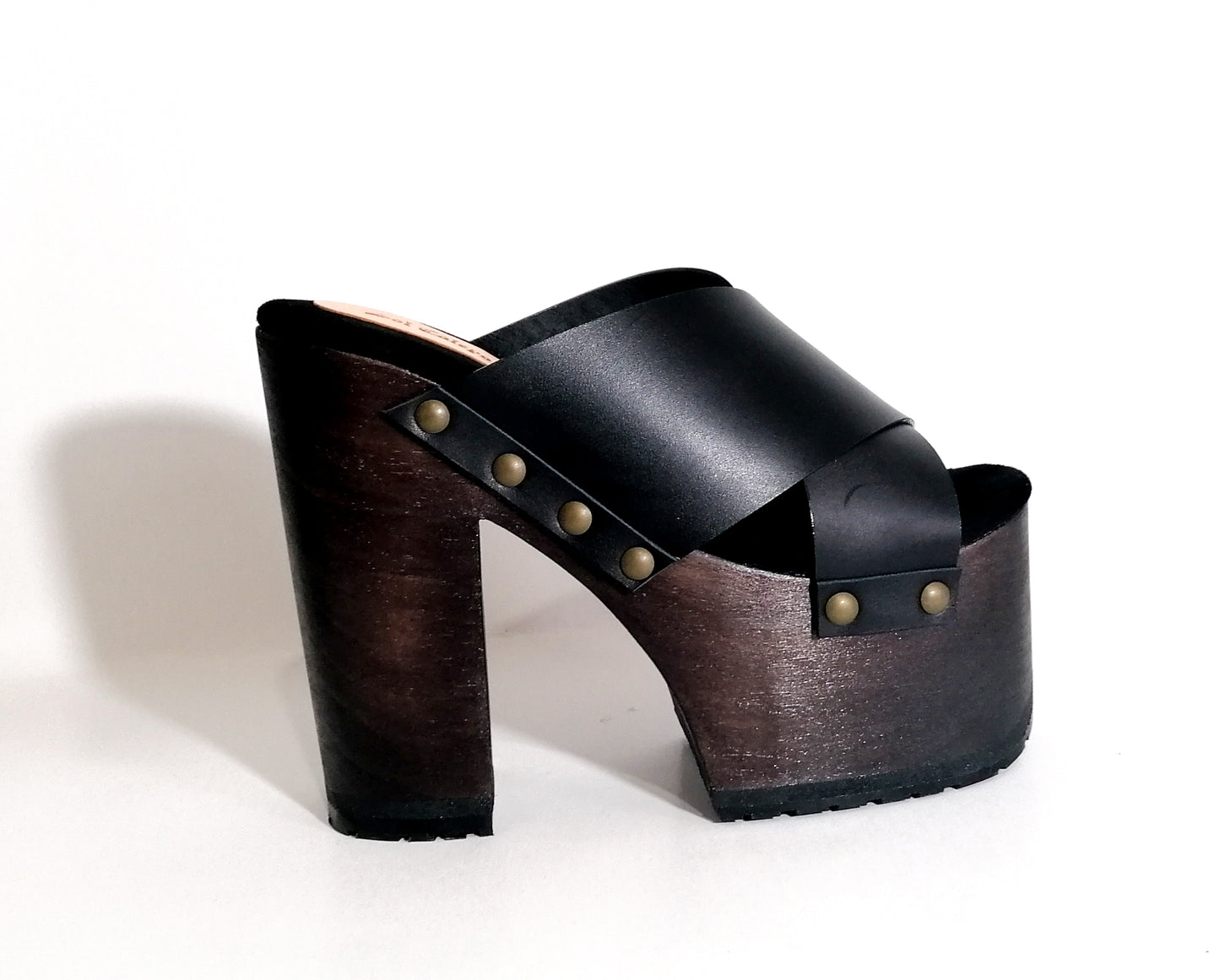 Black leather clogs with platform and super high heel. Leather mule with super high wooden heel. Vintage 70's style leather clogs. Vintage style super high heel sandal. Sizes 34 to 47. High quality leather shoes handmade by sol Caleyo. Sustainable fashion.