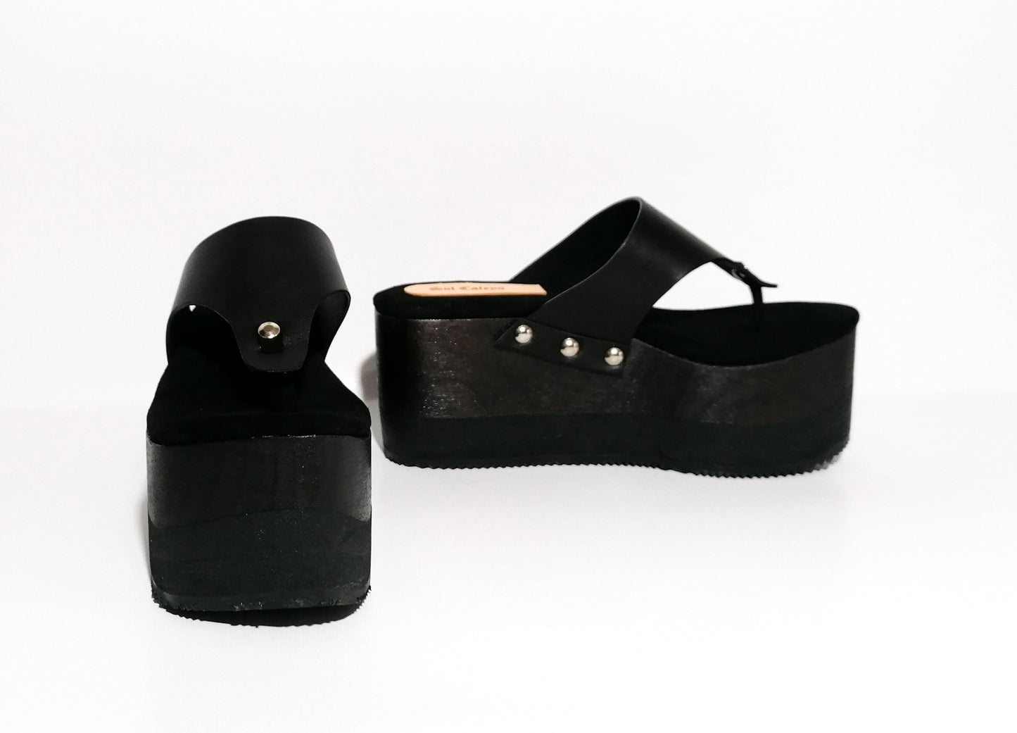 Black flip flop style platform clog sandal. Platform wedge. Black leather flip flop style sandal. Sizes 34 to 47. High quality leather shoes handmade by Sol Caleyo.