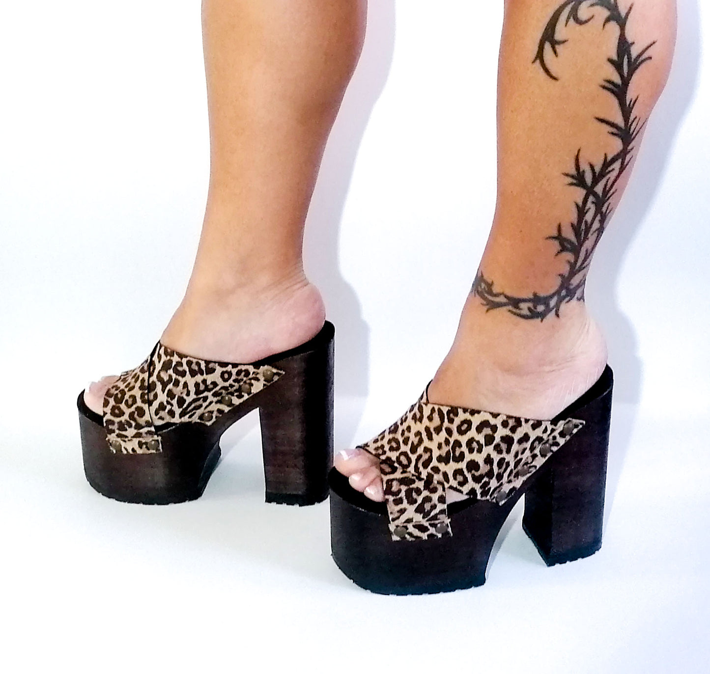 Leopard leather clogs with platform and super high heel. Leather mule with super high wooden heel. Vintage 70's style leather clogs. Vintage style super high heel sandal. Sizes 34 to 47. High quality leather shoes handmade by sol Caleyo. Sustainable fashion.
