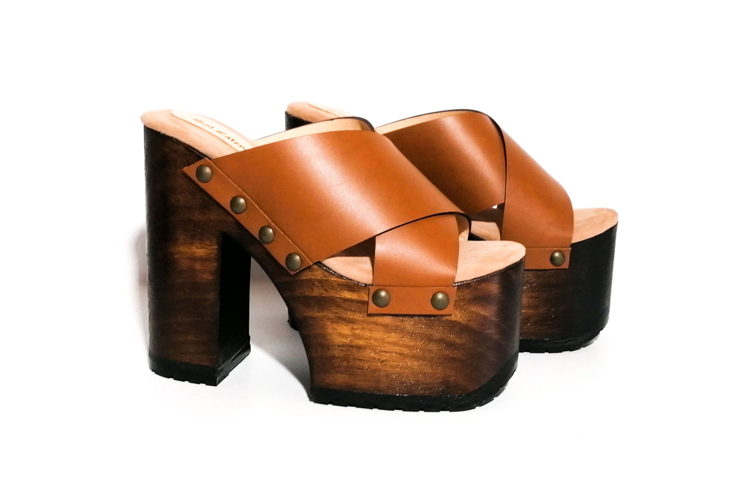 Brown leather clogs with platform and super high heel. Leather mule with super high wooden heel. Vintage 70's style leather clogs. Vintage style super high heel sandal. Sizes 34 to 47. High quality leather shoes handmade by sol Caleyo. Sustainable fashion.