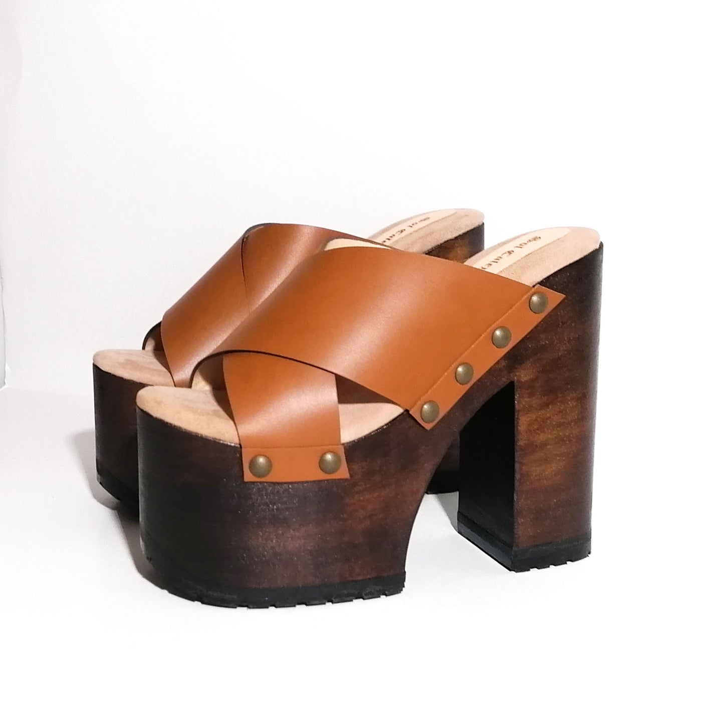 Brown leather clogs with platform and super high heel. Leather mule with super high wooden heel. Vintage 70's style leather clogs. Vintage style super high heel sandal. Sizes 34 to 47. High quality leather shoes handmade by sol Caleyo. Sustainable fashion.