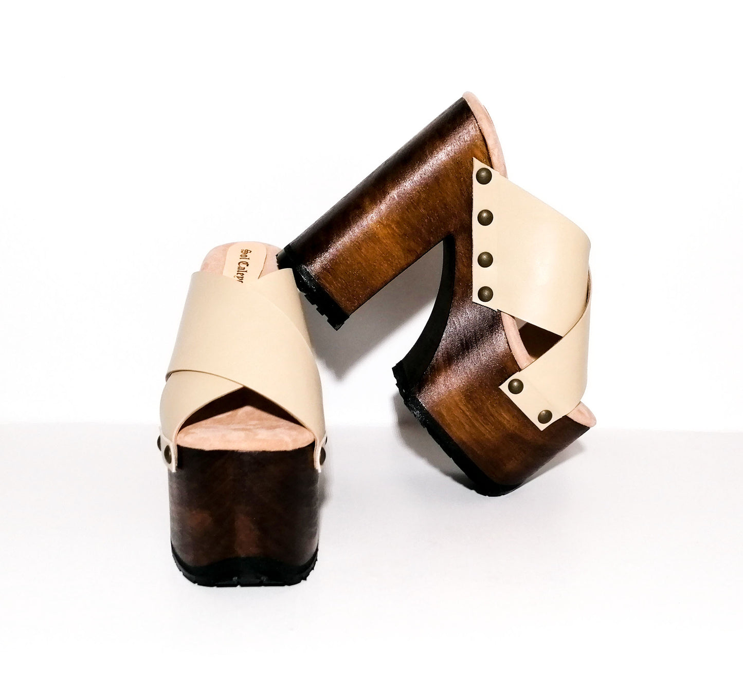 Beige leather clogs with platform and super high heel. Leather mule with super high wooden heel. Vintage 70's style leather clogs. Vintage style super high heel sandal. Sizes 34 to 47. High quality leather shoes handmade by sol Caleyo. Sustainable fashion.