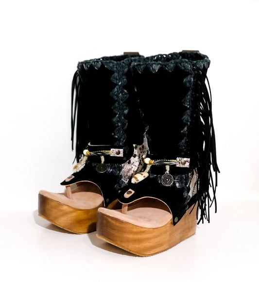 Leather clog boot with wooden wedge flip flop style. Leather flip flop style boot decorated with shells, coins and fringes which gives it an authentic Boho style. Leather flip flop with wooden wedge. Bohemian style leather boot. Sizes 34 to 47. High quality leather footwear handmade by sol Caleyo. Sustainable fashion.