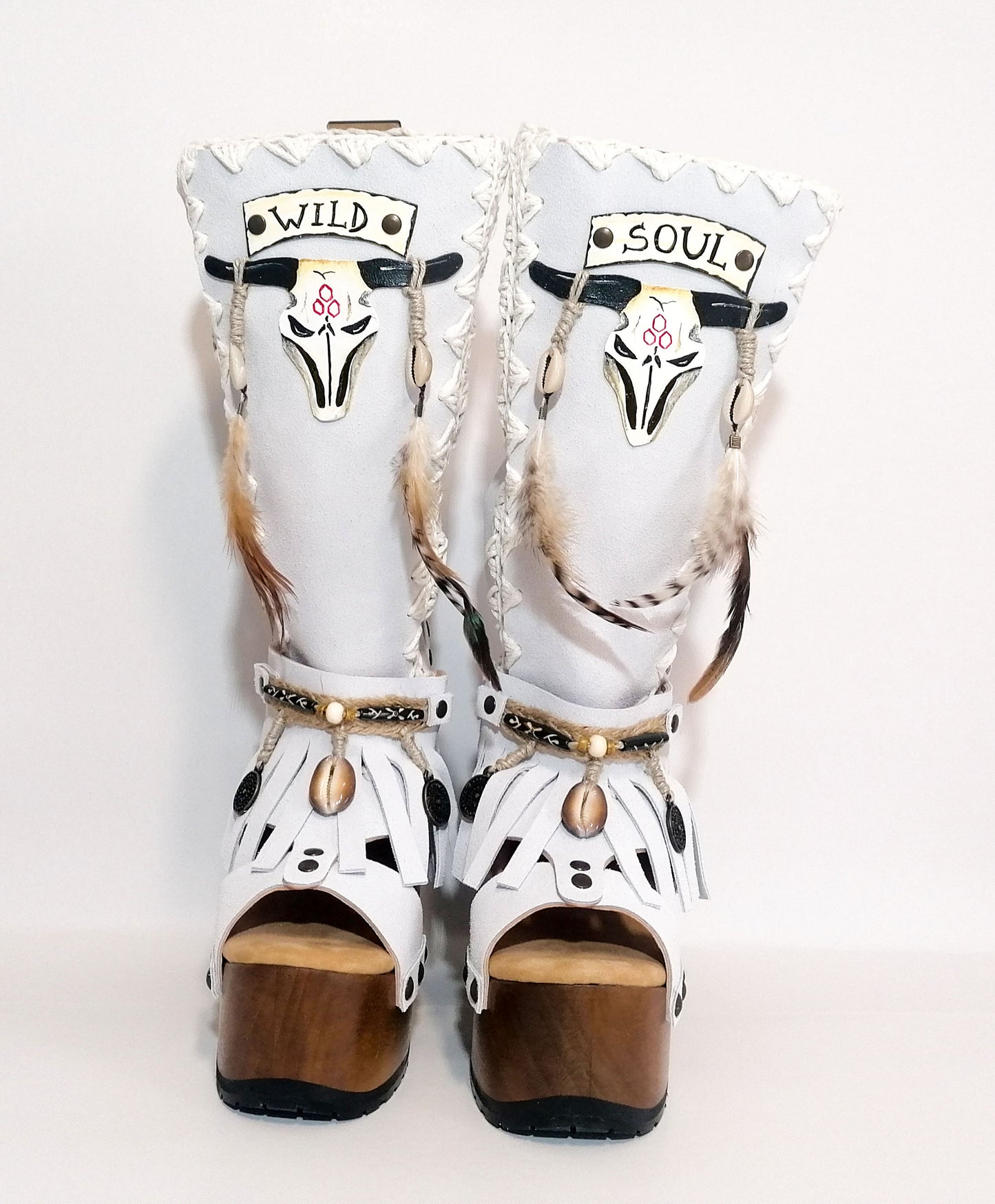 White suede leather platform boots sandals, with hand painted buffalo, decorated with feathers, natural shells, coins and horns, totally handmade to order. An authentic bohemian style boot handmade by Sol Caleyo. Sizes 34 to 47.