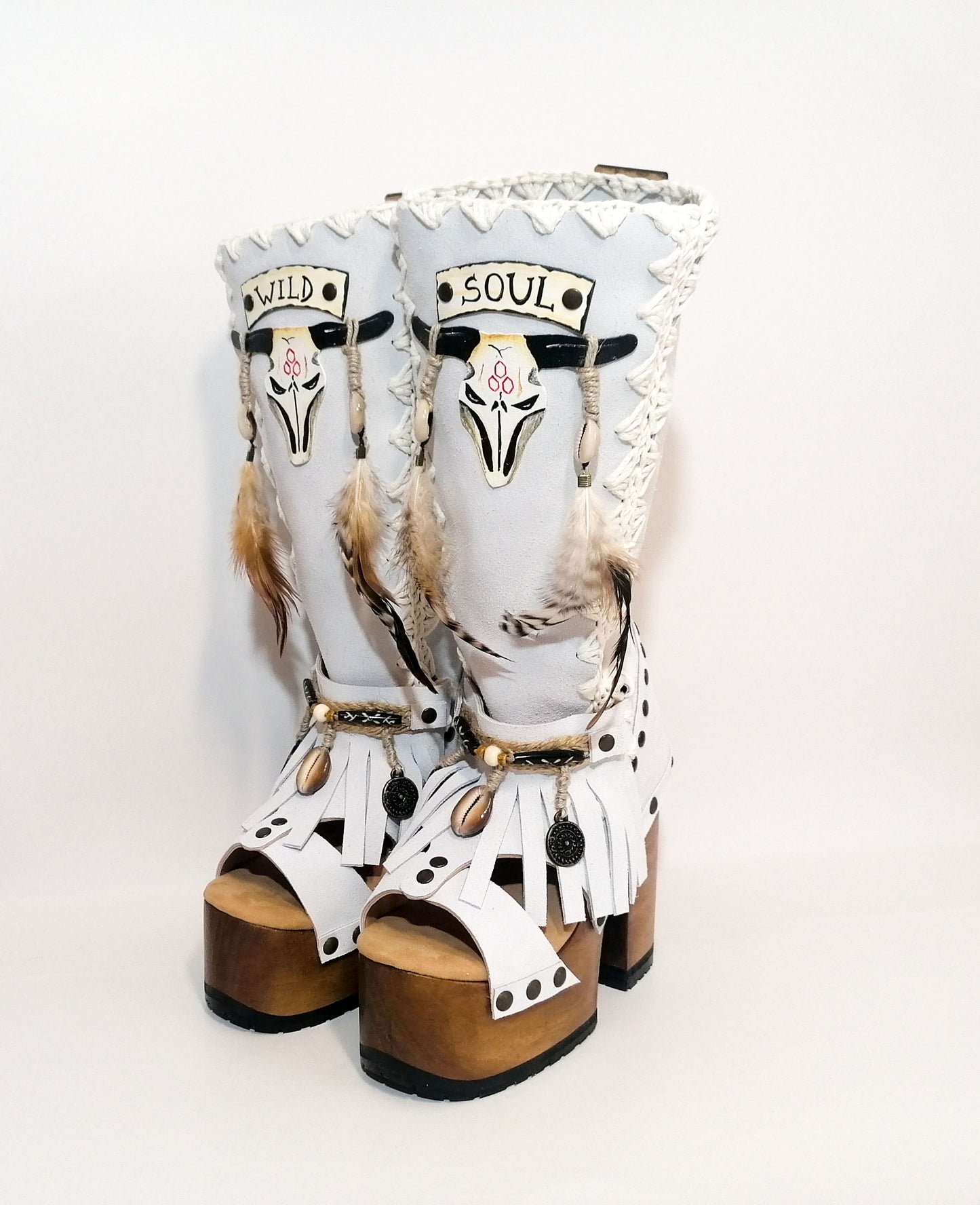 White suede leather platform boots sandals, with hand painted buffalo, decorated with feathers, natural shells, coins and horns, totally handmade to order. An authentic bohemian style boot handmade by Sol Caleyo. Sizes 34 to 47.