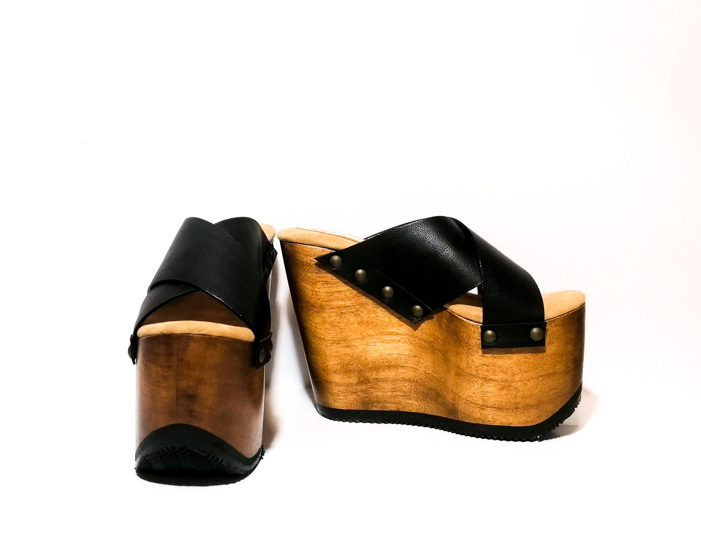 Super high wooden wedge sandals made in high quality leather. Super high wooden wedge vintage style. Yellow, white and black wooden wedge sandals. Sizes from 34 to 47. High quality leather shoes handmade by Sol Caleyo.