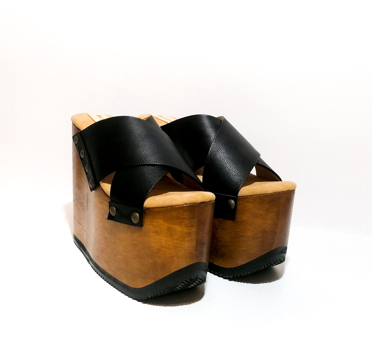 Super high wooden wedge sandals made in high quality leather. Super high wooden wedge vintage style. Yellow, white and black wooden wedge sandals. Sizes from 34 to 47. High quality leather shoes handmade by Sol Caleyo.