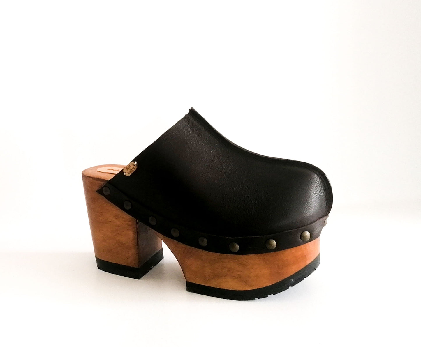 Brown leather clog. Vintage style platform clog. Leather clogs 70's style. Sizes 34 to 47. High quality handmade leather shoes by sol Caleyo. Sustainable fashion.