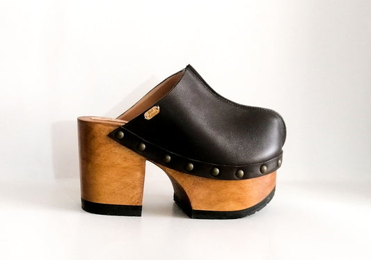 Brown leather clog. Vintage style platform clog. Leather clogs 70's style. Sizes 34 to 47. High quality handmade leather shoes by sol Caleyo. Sustainable fashion.