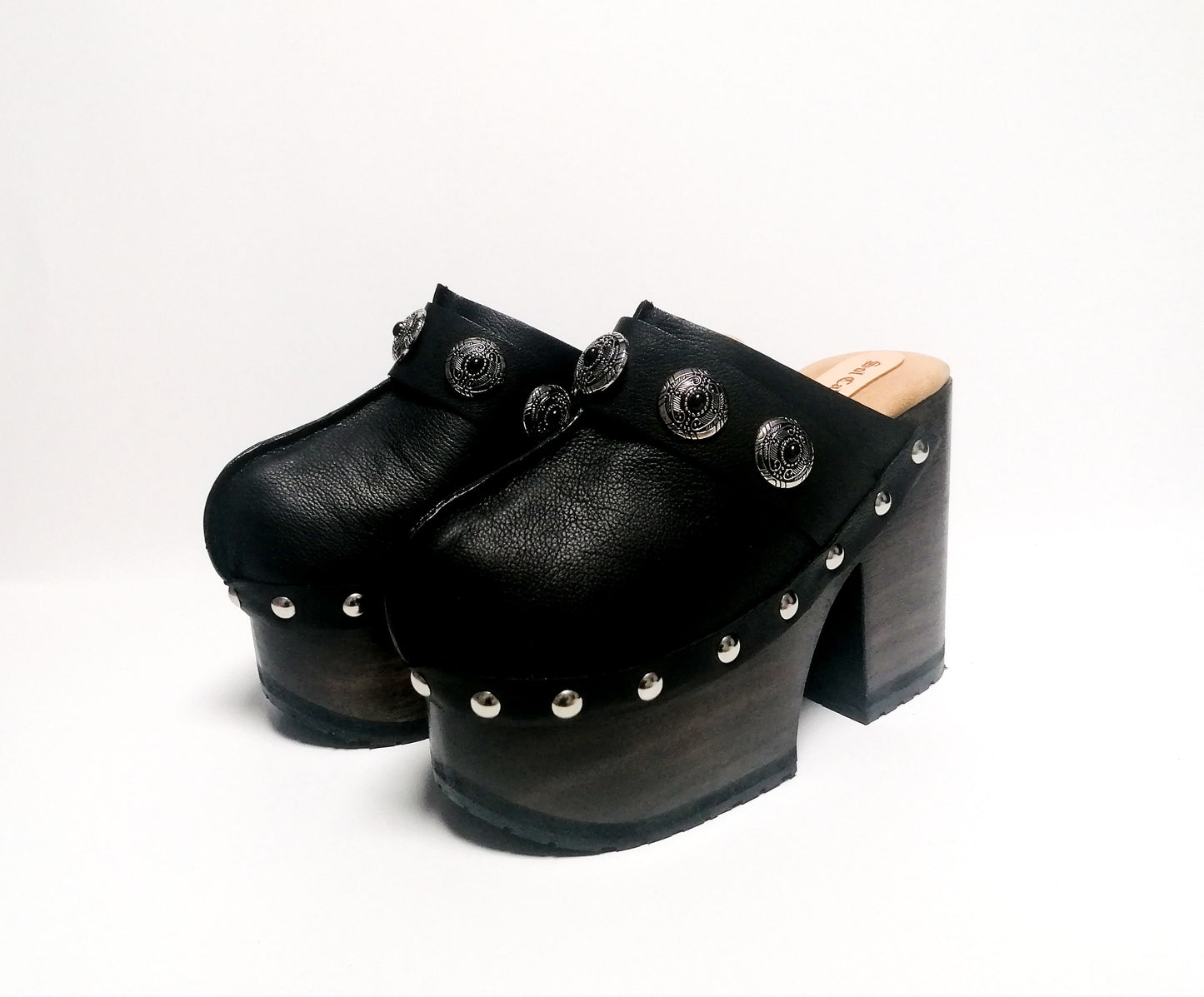 Vintage style black leather clogs. Super high heel clog decorated with vintage silver conchos. Bohemian style mule. Vintage 70's style platform clogs. Sizes 34 to 47. High quality leather shoes handmade by sol Caleyo. Sustainable fashion.
