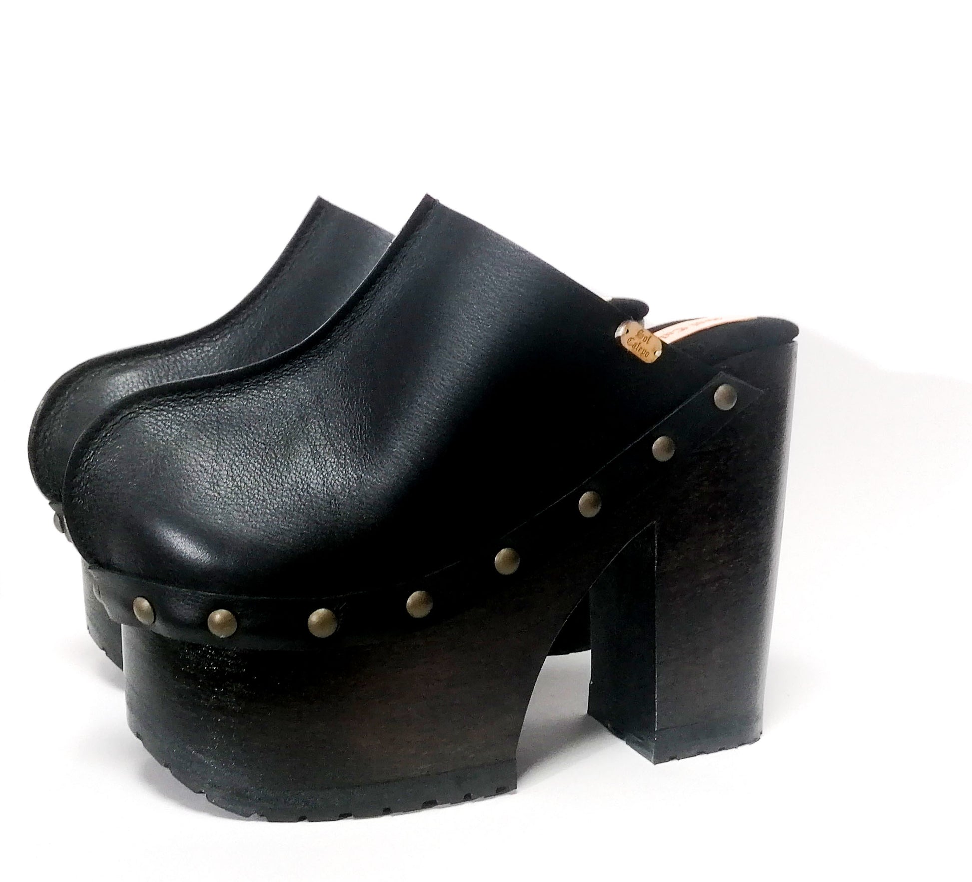 Black leather clogs with platform and super high heel. Leather mule with super high wooden heel. Black leather clogs 70's vintage style. Vintage style super high heel clogs. Sizes 34 to 47. High quality leather shoes handmade by sol Caleyo. Sustainable fashion.