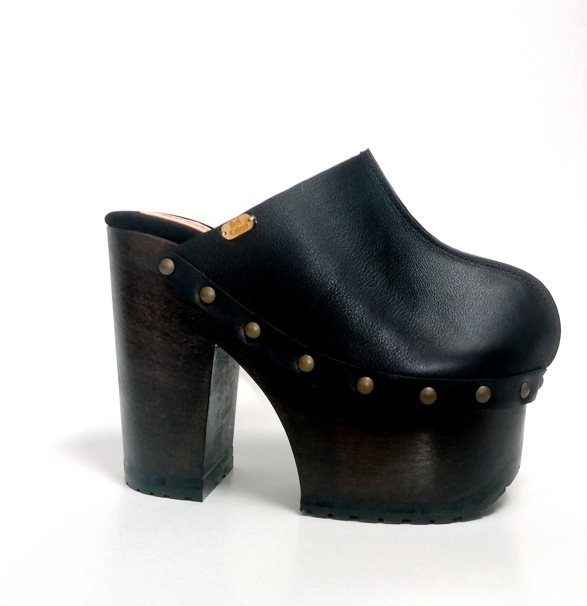 Black leather clogs with platform and super high heel. Leather mule with super high wooden heel. Black leather clogs 70's vintage style. Vintage style super high heel clogs. Sizes 34 to 47. High quality leather shoes handmade by sol Caleyo. Sustainable fashion.